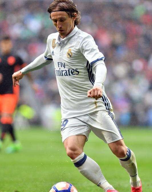 VÍDEO - Modric 'debutó' con el 10: magia para zafarse de Fellaini
