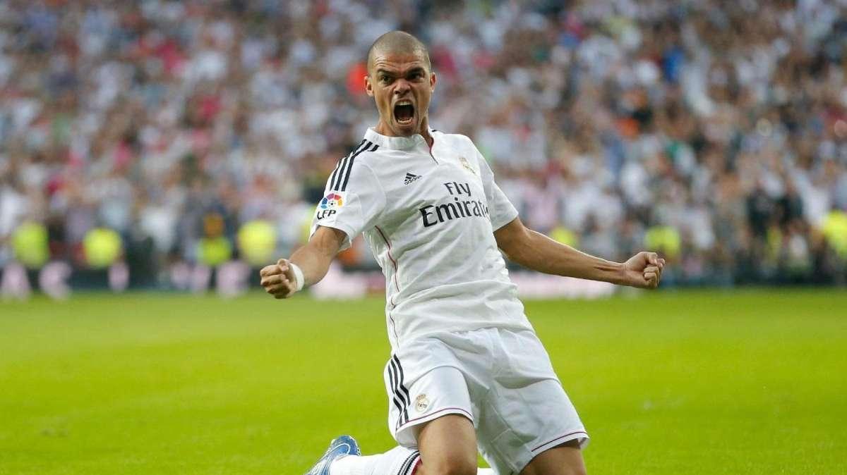 Daily Express: Los conjuntos de Manchester se pelean por Pepe