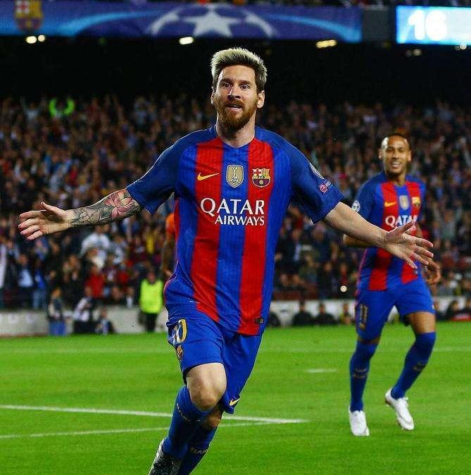 DESCANSO - Victoria momentánea del Barça por dos goles, el primero de ellos en fuera de juego de Messi