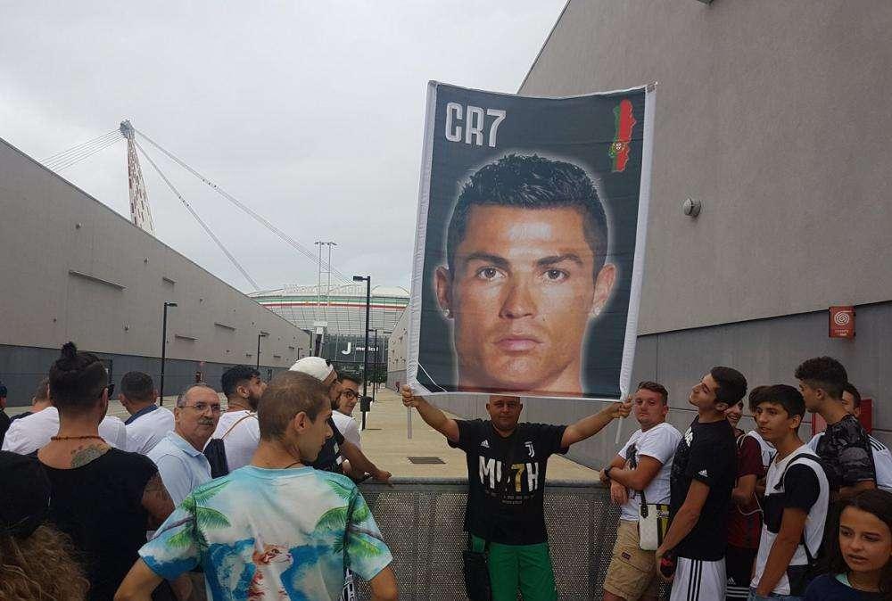 FOTO - Así es la gran expectación que Cristiano está generando en Turín: los detalles