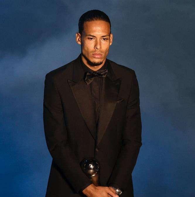 Van Dijk descarta salir de Anfield: "Quiero ser leyenda del Liverpool"
