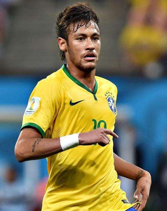 Neymar responde a una agresión de la mejor forma 