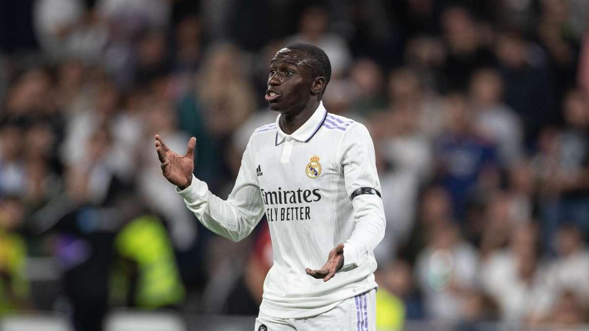 INFO BD | Mendy espera renovar con el Real Madrid, pero su situación es difícil