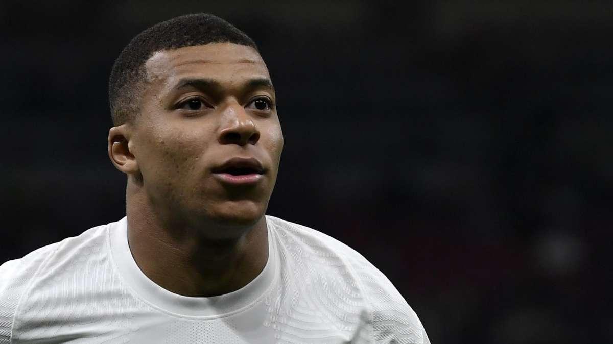 Pillan a Mbappé subiéndose a un avión y aumentan los rumores sobre el Real Madrid
