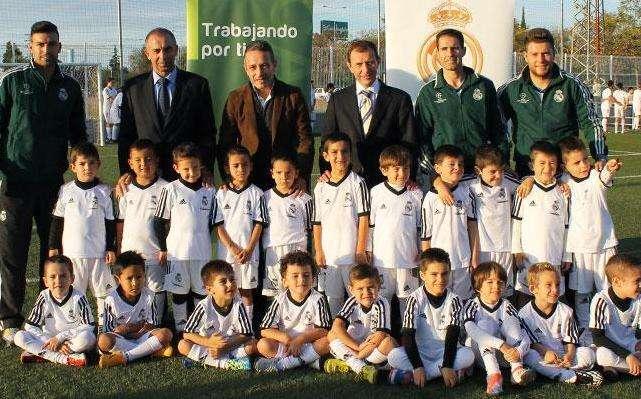 La Escuela de la Fundación Real Madrid en Camas recibe una visita ilustre