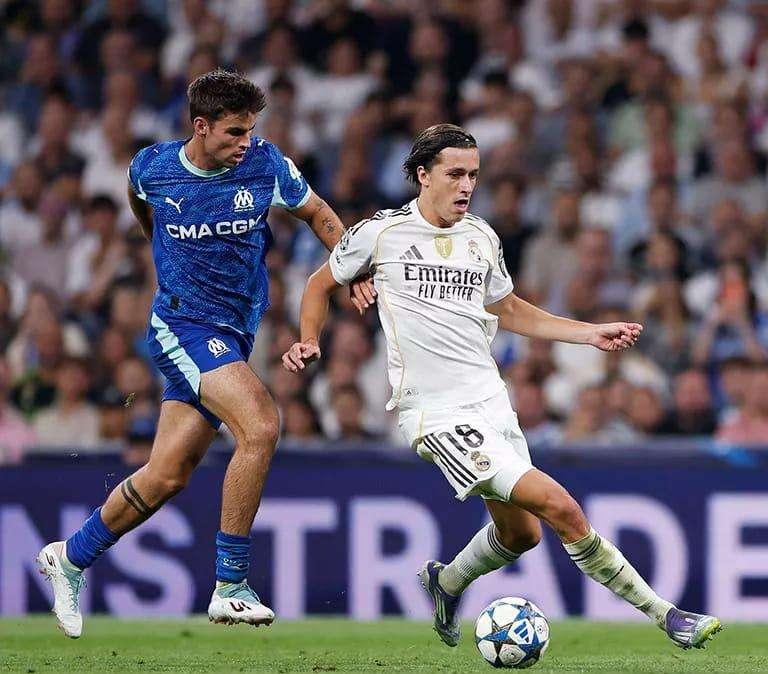 Carreras, nuevo ídolo madridista, 'pone en peligro' a dos compañeros