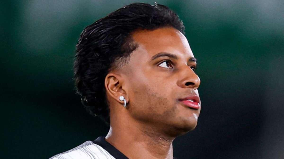 De Burgos Bengoetxea la vuelve a liar: penalti no señalado sobre Rodrygo