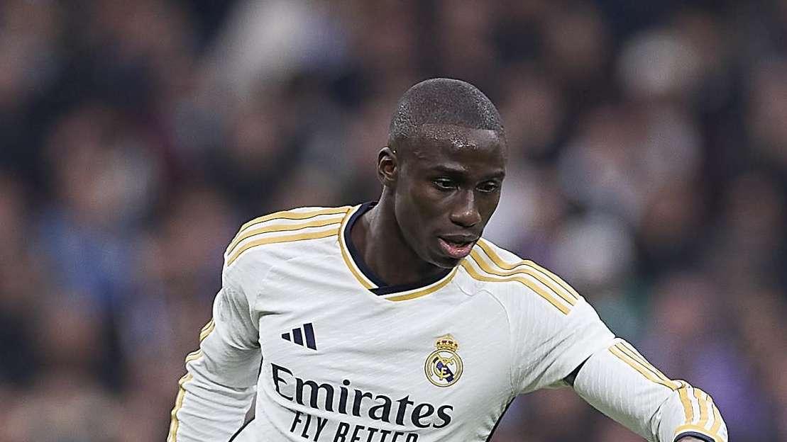 El lateral izquierdo trae problemas al Real Madrid: una decisión clave