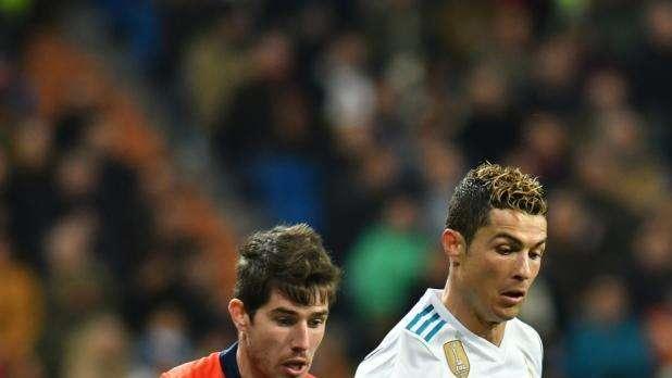 CAMBIO EN EL MADRID - Entra Benzema, se retira Cristiano