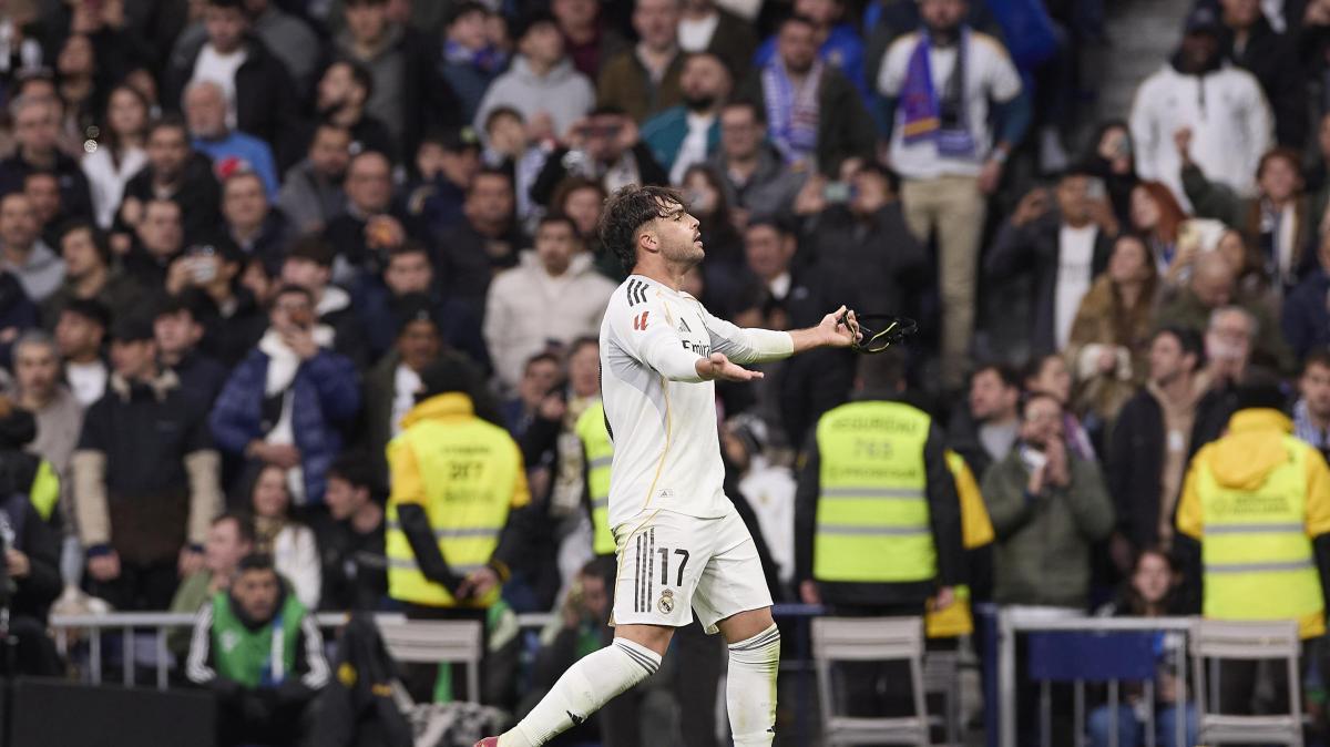 Raúl Asencio, ante una decisión clave: el Liverpool aparece en el horizonte