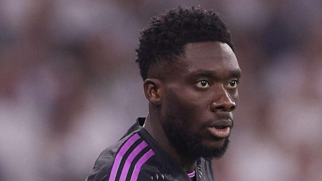 El agente de Davies lo confirma: "Negociamos con el Real Madrid..."
