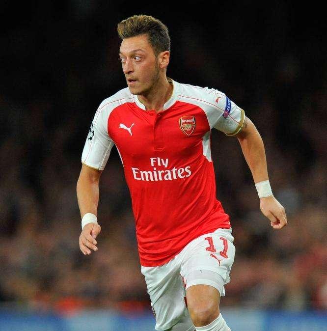Nadie quiere desprenderse de un ex-madridista: el Arsenal no dejará escapar a Özil 