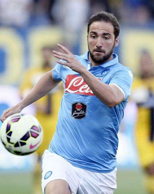 Daily Star: Arsenal y United quieren a Higuaín