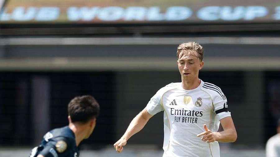 Sueltan la bomba: "Huijsen será como Franz Beckenbauer en su época"