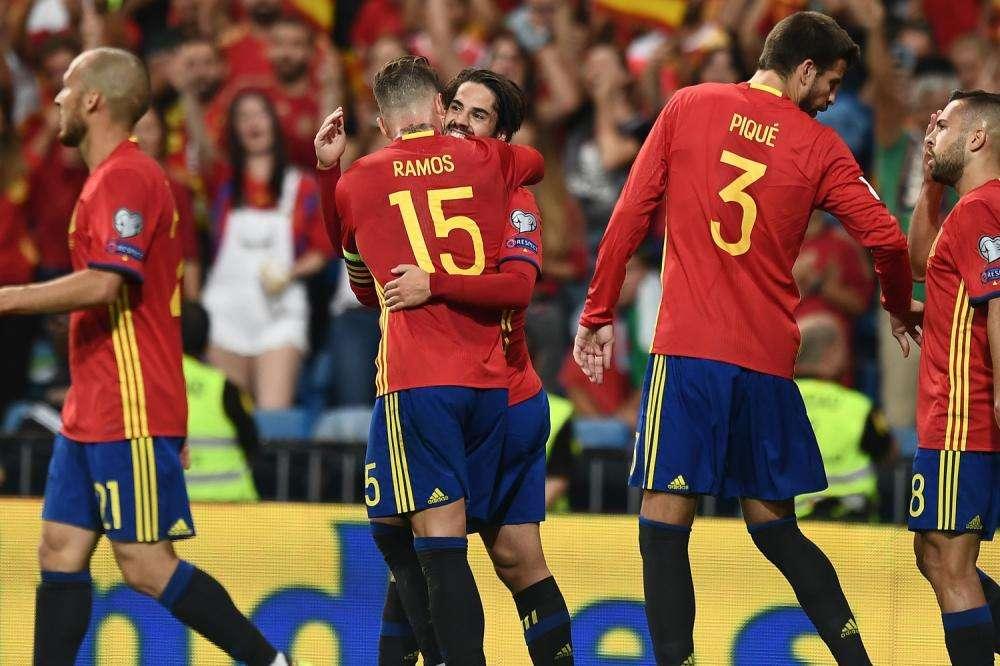 La Rosaleda se vuelve loca con su ídolo en la víspera del España-Costa Rica