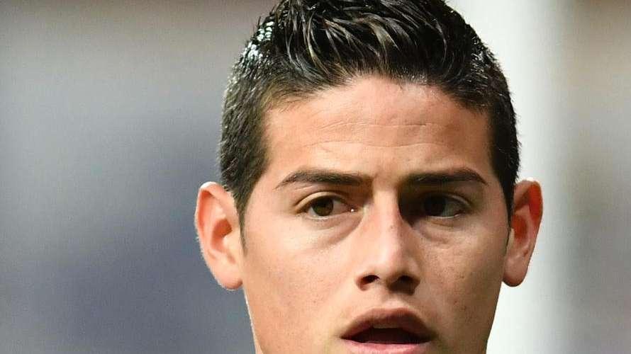 Feroz crítica a James: "Tiene que escoger entre el fútbol o la farándula, tiene un gran surtido de amigas modelos"