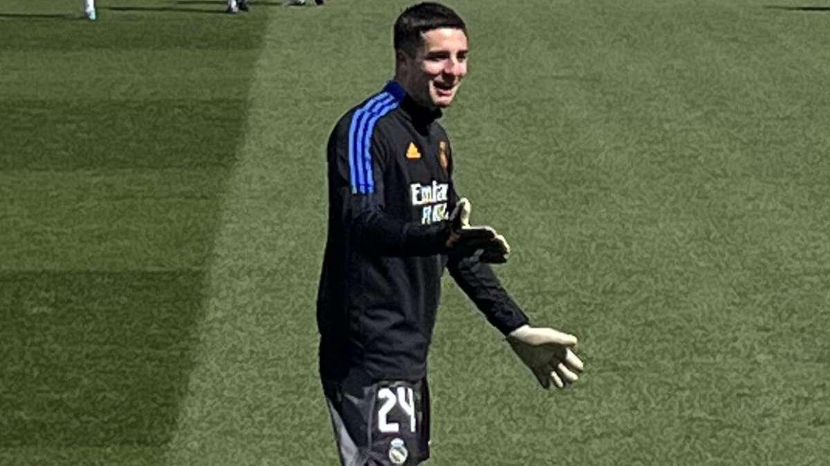 Movimiento en la portería del Real Madrid Castilla