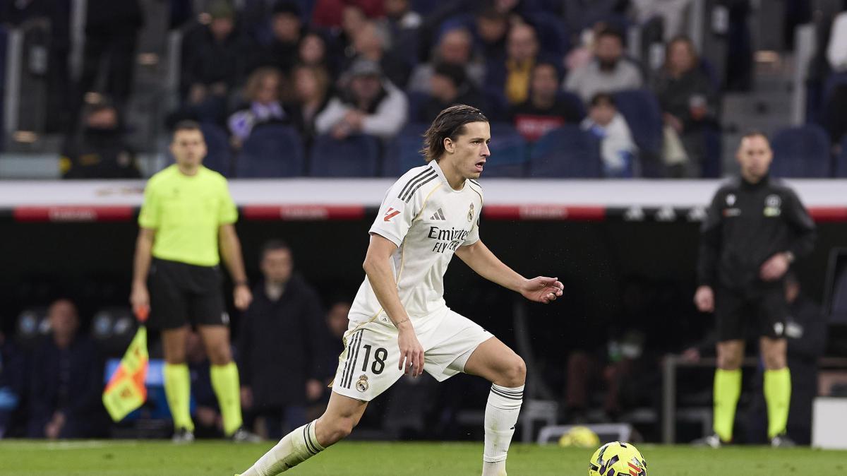 Álvaro Carreras no se va: así queda la banda izquierda del Real Madrid