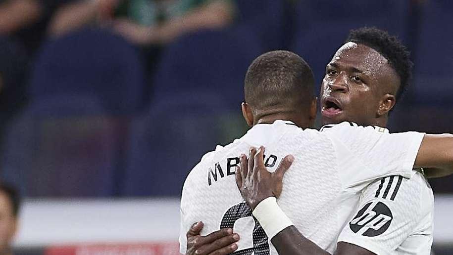 Imagen viral: así le indicó Vinicius a Mbappé que tirase el penalti