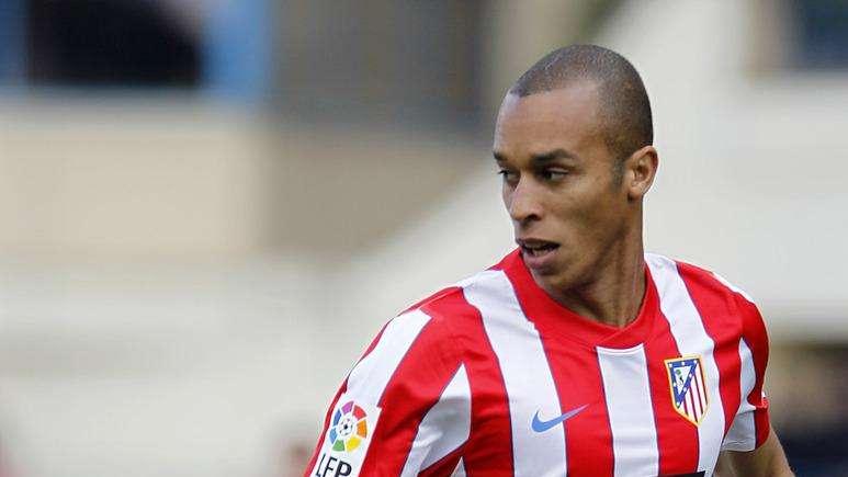 El Manchester United, dispuesto a un trueque Miranda-Mata