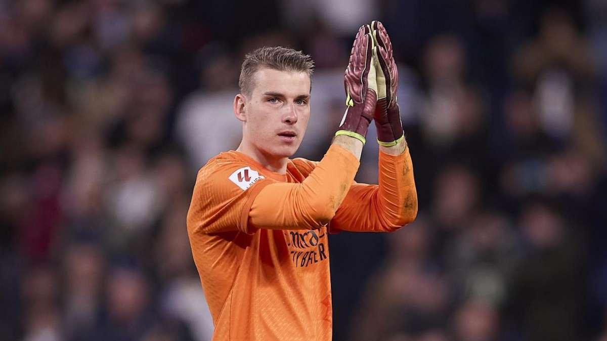 Ojo: Lunin podría no viajar mañana a Londres con el Real Madrid