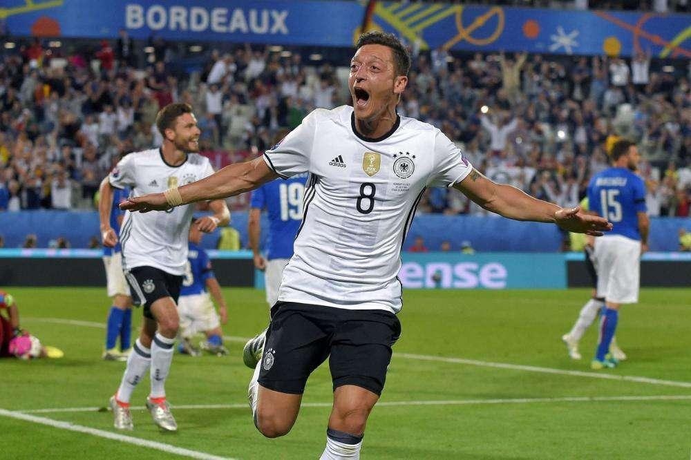 OFICIAL - Ozil no se moverá de Londres: renueva con el Arsenal hasta 2021