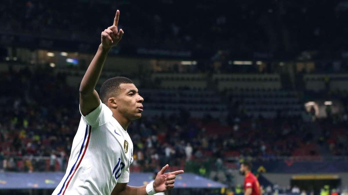 Mbappé se deja ver con otra camiseta blanca: ¿guiño al Real Madrid?