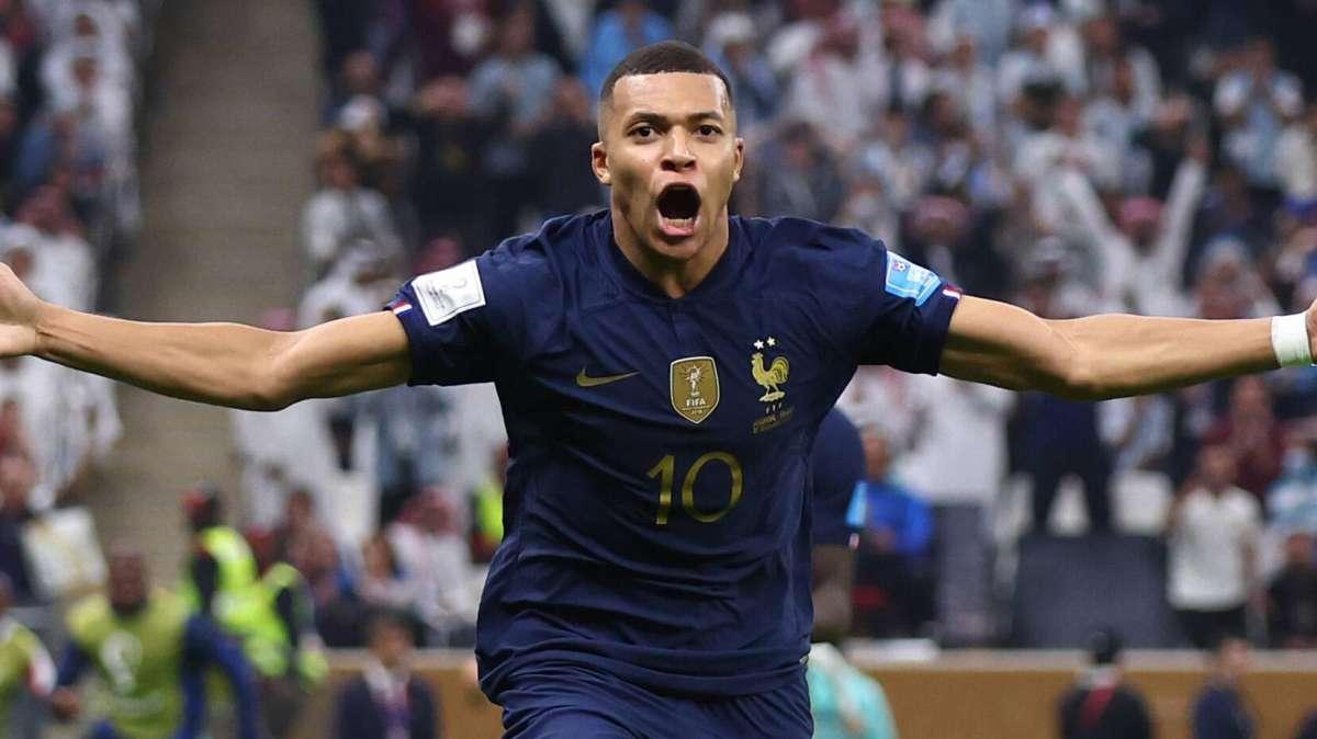 Una directiva del Real Madrid advierte sobre Mbappé: "No descarto nada"