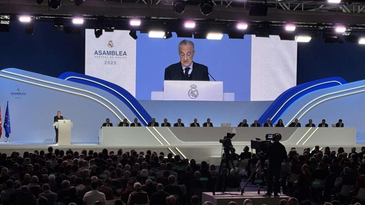 Asamblea de socios del Real Madrid | Florentino Pérez: "No es normal que el Barcelona haya pagado 8 millones al vicepresidente de los árbitros"
