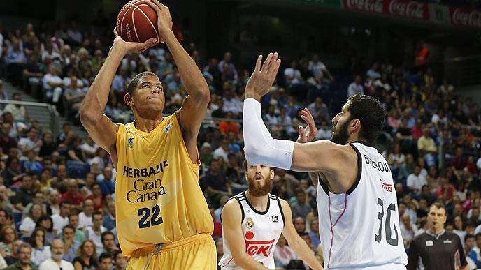 Aíto García Reneses: "Nos han perjudicado las dos técnicas que le pitaron al Madrid"