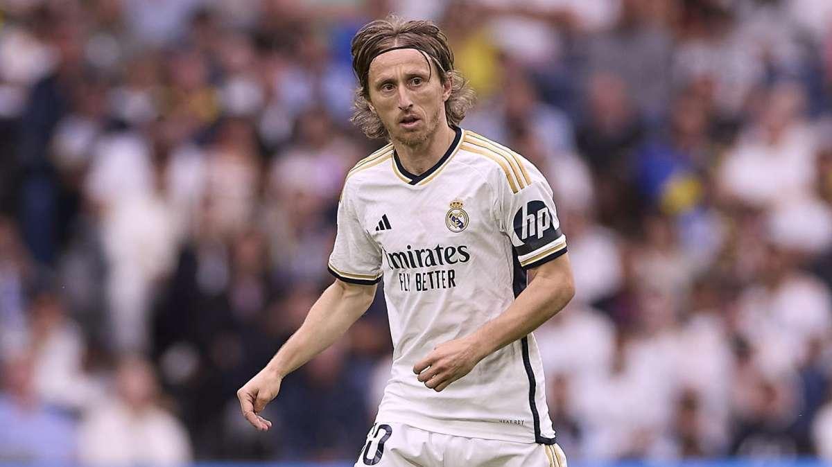 DOBLE CAMBIO EN EL REAL MADRID | Lucas Vázquez y Modric sustituyen a Carvajal y Camavinga