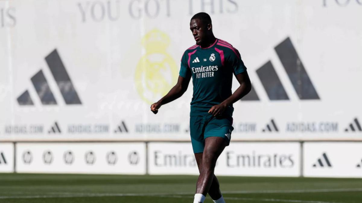 Giro con Konaté: completa el entrenamiento y apunta al once ante el Villarreal