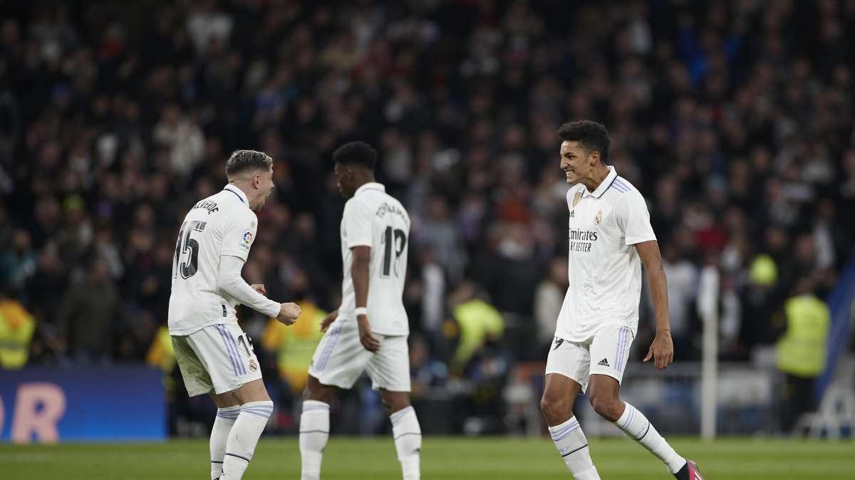CLASIFICACIÓN | El Real Madrid recorta un punto al Barcelona