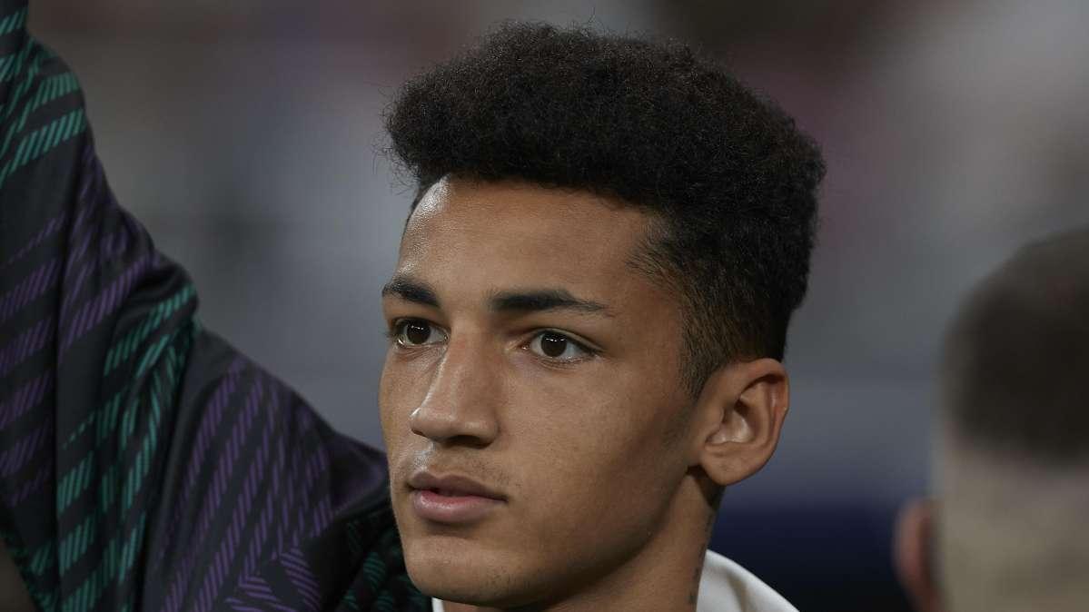 Álvaro Rodríguez y un inédito de la cantera, en la convocatoria del Real Madrid 