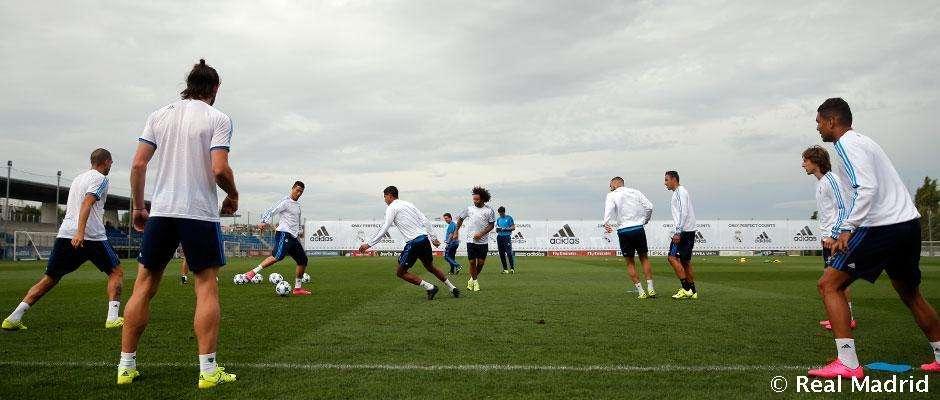 Lluvia y rostros serios en el entrenamiento del Real Madrid 