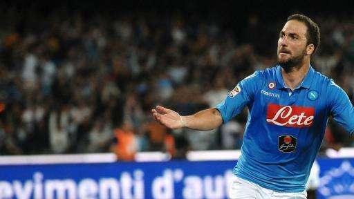 Daily Express: Higuaín se quiere ir del Napolés