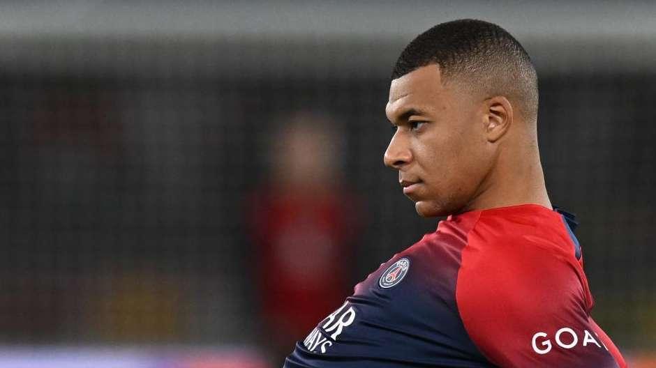 Fabrizio Romano desvela los motivos de la última suplencia de Mbappé y la promesa del jugador al PSG