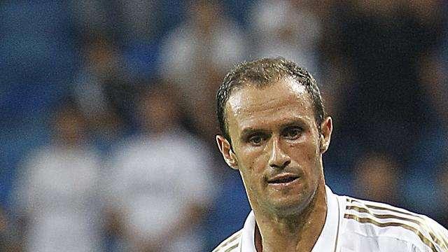 OFICIAL: El Mónaco renueva a Carvalho y Abidal por una temporada más