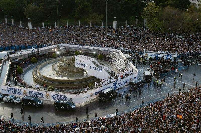 VÍDEO BD - Ambientazo en Cibeles para recibir a los jugadores