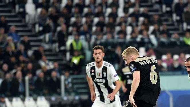 Marca - Acuerdo cerrado con Van de Beek; Pogba no está descartado