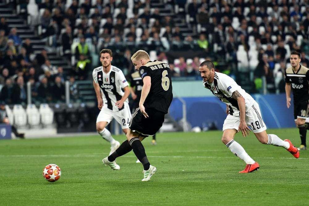 Marca - Acuerdo cerrado con Van de Beek; Pogba no está descartado