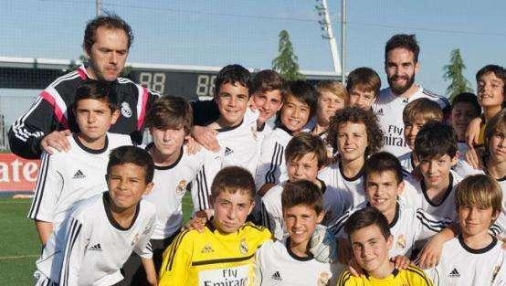 Carvajal sorprende a los pequeños de 'La Fábrica'