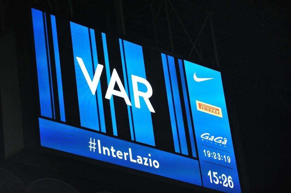 Marca - La llegada del VAR a la Champions se acelera por el penalti a Sterling: pronto, la reunión decisiva