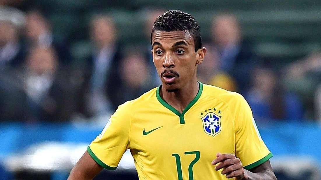 El Wolfsburgo negocia con el Madrid el traspaso de Luiz Gustavo por 25 'kilos'