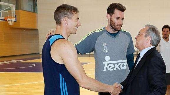 Florentino Pérez felicita al equipo de baloncesto