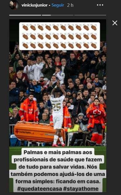 FOTOS - Vinícius felicita a Ronaldinho y agradece la labor de los sanitarios