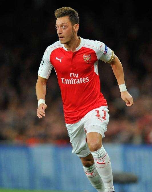 El Real Madrid podría vetar el posible traspaso de Özil al Barcelona: los motivos