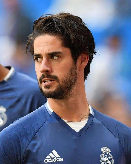 El buen 'feeling' del vestuario del Real Madrid es real: broma de Isco a Asensio en zona mixta