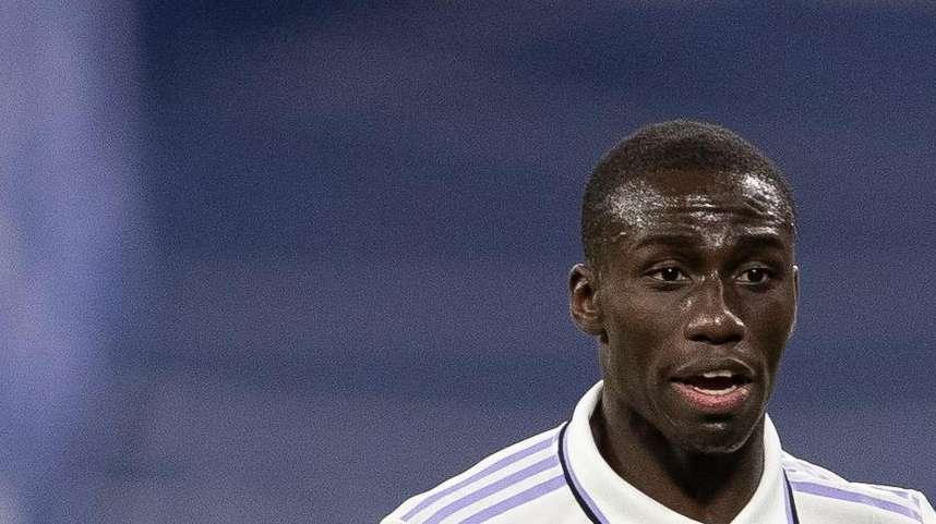 Las dudas del Real Madrid con Mendy: renovarle o venderle