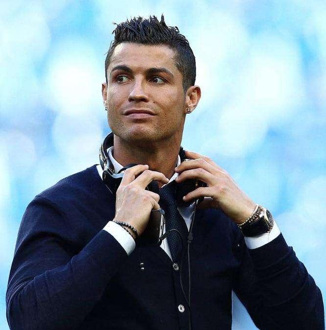 La madre de Cristiano vuelve a repetirlo: "Me gustaría que mi hijo volviera al United"